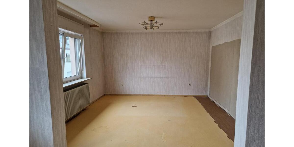 Solides 2 Familienhaus mit Hof und Garage in Kaltenengers 8 zimmer