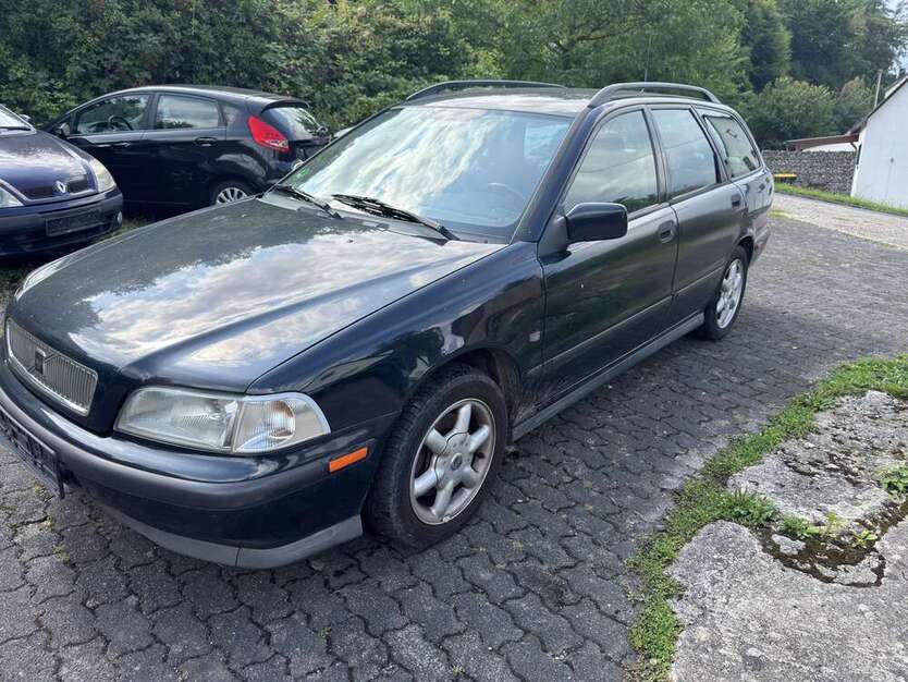 V40