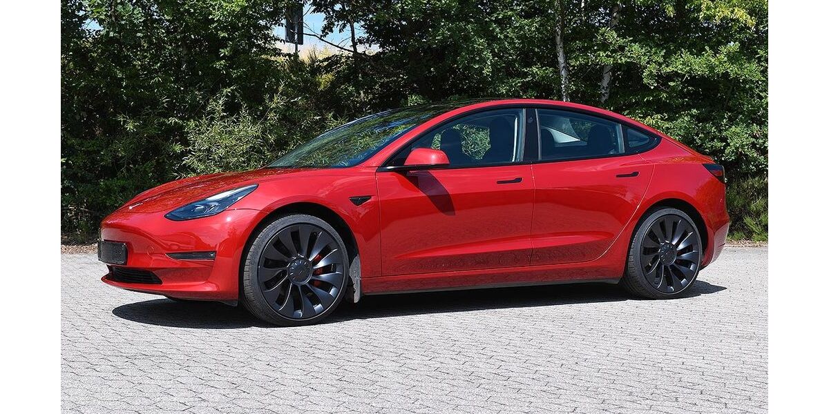 Tesla Model 3 22.708 km 38.490 &euro; Niederzissen 56651