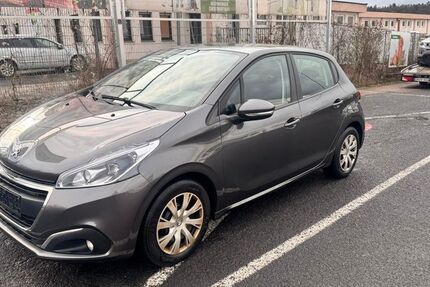 Peugeot 208 156.000 km 4.000 &euro; Diez 65582