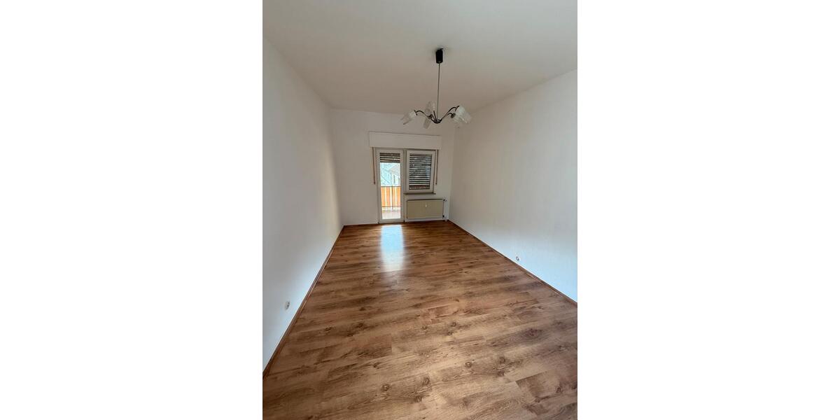 Etagenwohnung Singhofen - 5 Zimmer, 120 m&sup2;, 1.000&euro; | Angebot:26592201