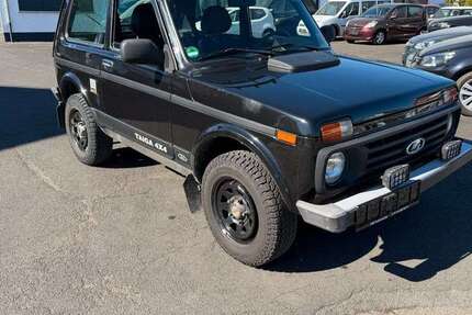 Lada Niva 66.000 km 9.990 &euro; Girod bei Montabaur 56412