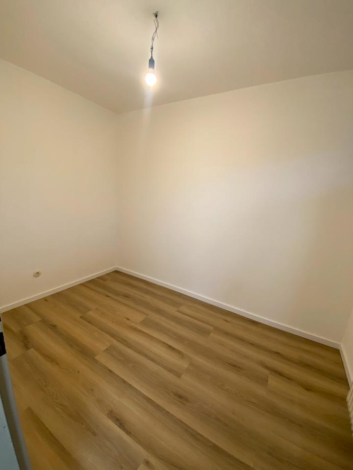 Helle frisch renovierte 2,5 ZKB Wohnung zu vermieten zimmer