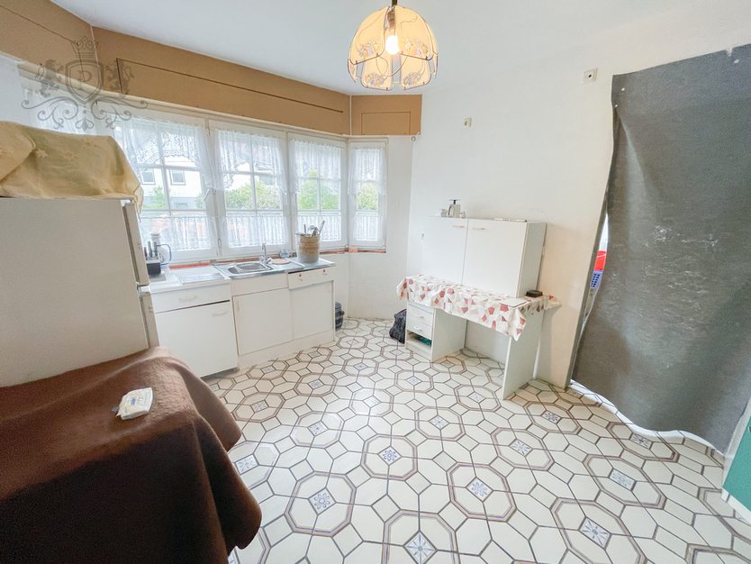 ++ RESERVIERT ZWEIFAMILIENHAUS Einliegerwohnung Terrasse Loggia Doppelgarage Gäste-WC ++ 8 zimmer