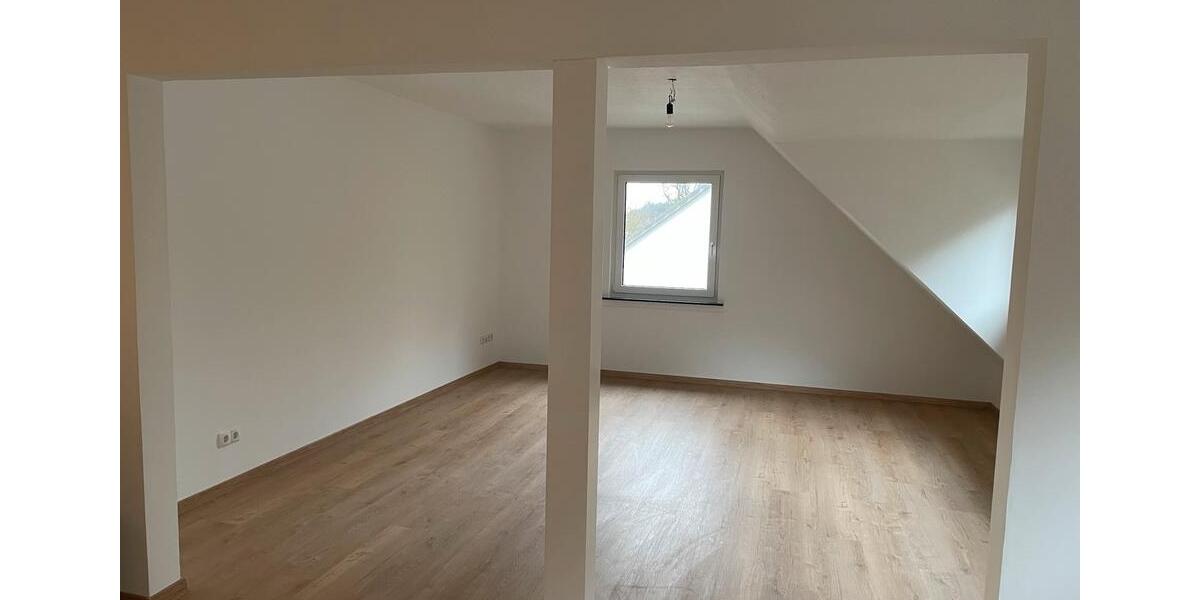 Erstbezug nach Sanierung - Großzügige 4-Zimmer-Wohnung DG 4 zimmer