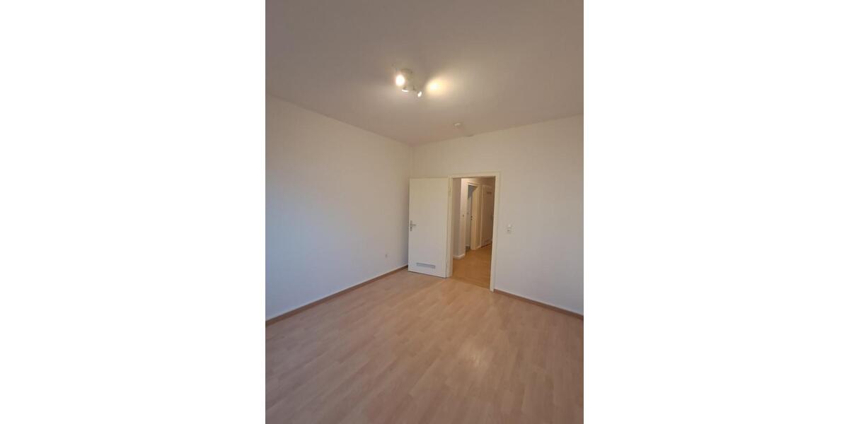 Große Wohnung mit neuer EBK 4 zimmer