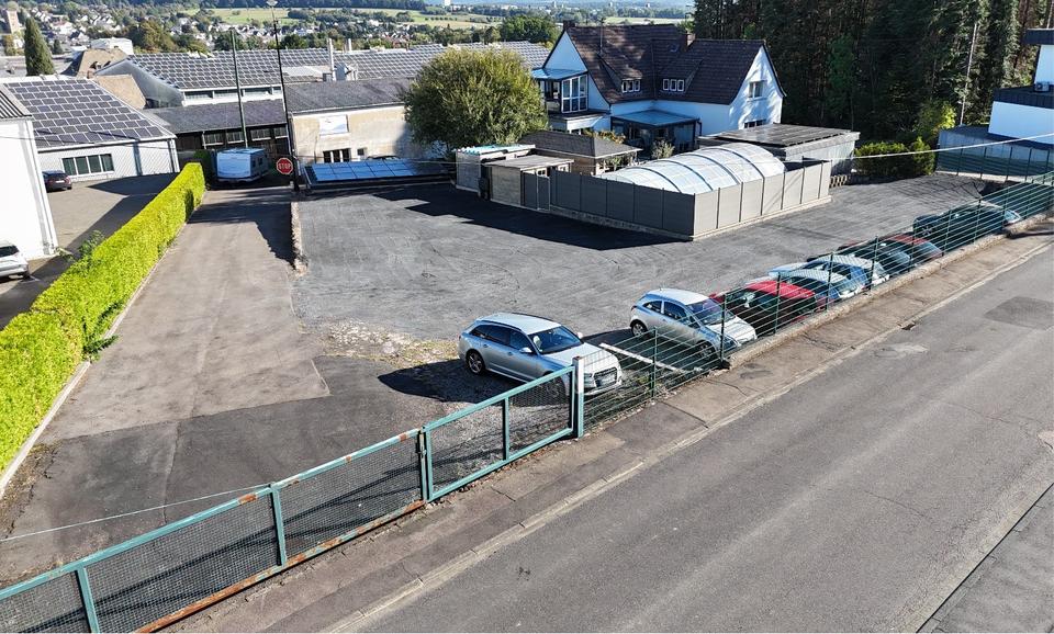 Gewerbe Fläche Schotterplatz teilweise Asphaltiert und Betoniert zimmer