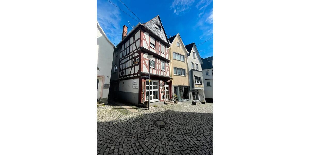 Einfamilienhaus Montabaur - 5 Zimmer, 248 m&sup2;, 100.000&euro; | Angebot:27108513