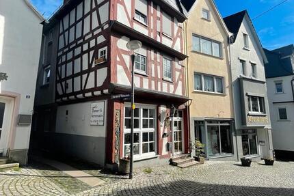 Haus Montabaur - 5 Zimmer, 248 m&sup2;, 100.000&euro; | Angebot:27108513