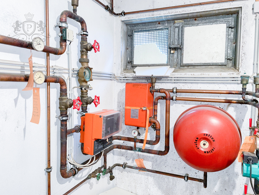 ++ RESERVIERT ZWEIFAMILIENHAUS Einliegerwohnung Terrasse Loggia Doppelgarage Gäste-WC ++ 8 zimmer