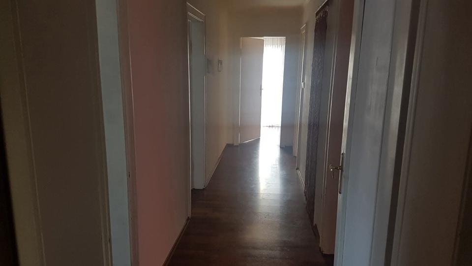 Einfamilienhaus Brey - 8 Zimmer, 300 m&sup2;, 190.000&euro; | Angebot:27093595