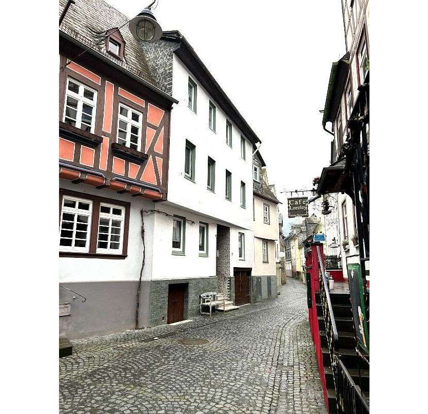 Haus zum Kaufen in Sankt Goarshausen 279.000 € 214.66 m²